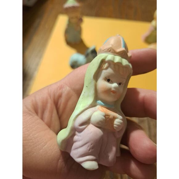 Vintage Pastel Painted Nativity Figurines 8pc Set Childlike Christmas Scene Play - Picture 9 of 12